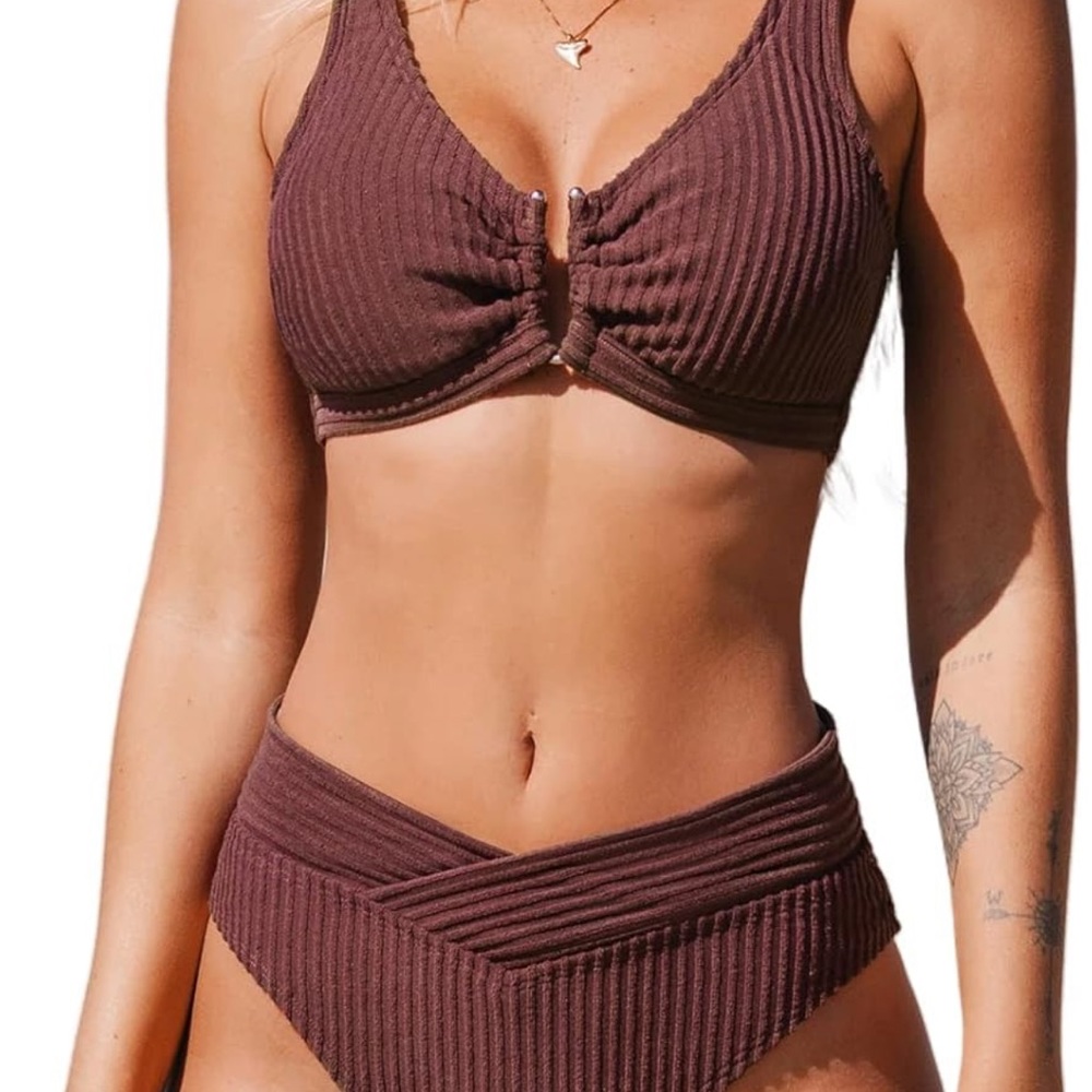 Brand new, with tags. 2 piece reddish brown bikini from Cupshe, size large.